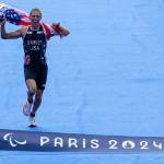 Chris Hammer �09, a world and Paralympic champion delivers address at Fall Commencement